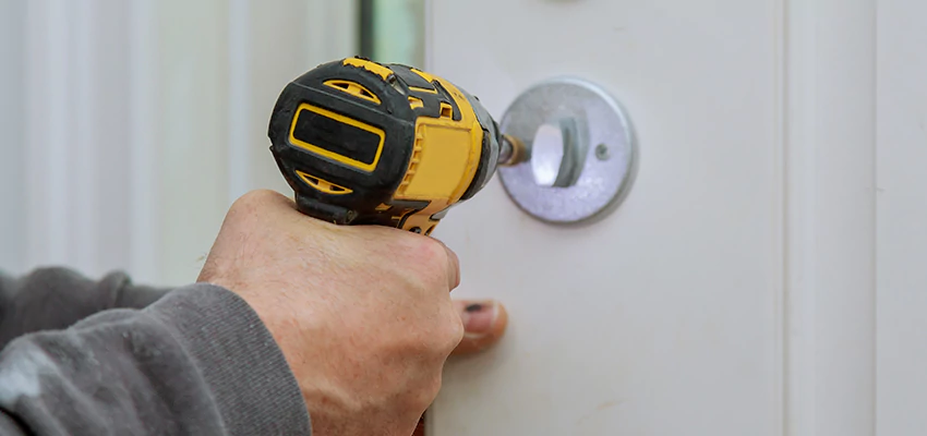 Street Locksmith For Smart Lock Repair in Thousand Palms, CA